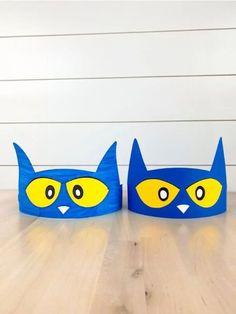We decided to create this simple Pete the Cat headband craft for kids. It’s really easy but captures the essence of cool cat Pete. It’s sure to be one of your kid’s new favorite headband crafts for Kids! Whether you’re making a headband craft with your own kids, with children as a daycare craft, the library, or as a classroom craft, we have many great DIY headband crafts for kids to choose from.