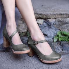 Style Fashion, Stylish Item Sandals Upper Material Faux Leather Toe: Round Toe Closure Type: Adjustable Buckle Heels: Chunky Heel Flats, Vintage, Shoes, Clothes, Moda, Vintage Shoes