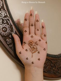 A beautiful simple henna design on front hand Henna Tattoos, Simple Hand Henna, New Henna Designs, Mehndi Tattoo