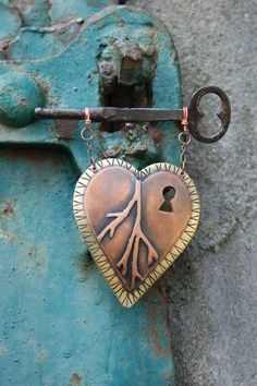 Heart and key. Decoupage, Door Handles, Door Knobs, Diy, Doors, Ornament, Decorating Details, Door Decorations, Puertas