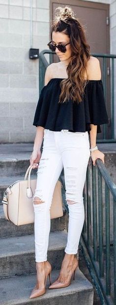 Blusa shoulder color negro, pantalon blanco roto Perfecta para salir Inspired Outfits, Black Off The Shoulder Top, Summer Outfit Ideas, Boutique Fashion, Outfits Verano, Off The Shoulder Top, Looks Style