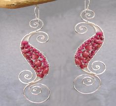 Hammered swirl earrings with ruby Luxe Bijoux by CalicoJunoJewelry Art, Ideas, Beaded Jewellery, Beaded Jewelry