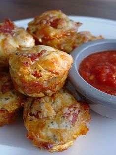 Pizza muffins Pizzas, Appetisers, Brunch, Appetiser Recipes, Pepperoni Pizza Puffs, Pepperoni Pizza