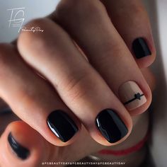 Black Short Nails With Design, Very Short Spring Nails, Black Shirt Nails Ideas, Short Gel Nail Designs Black, Super Short Black Nails, Short Black Manicure, Black Short Gel Nails, Black And Pink Nails Short, Short Black Gel Nails