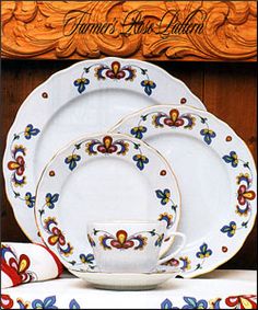 One of Porsgrund's oldest and best known patterns, Farmer's Rose sets either a formal or an everyday table Austin Tx, Texas, Swedish Christmas, Wedding China, Swedish Cottage, Dinnerware