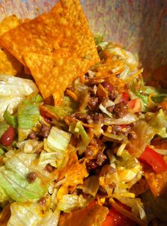 Taco Salad, with Doritos! -- BEST salad ever. Great for potlucks and picnics. Mexican Food Recipes, Taco Salad Recipes, Taco Salad Doritos, Taco Salad, Dorito Taco Salad Recipe, Nacho Dip