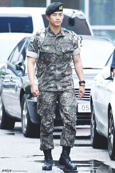 Park Hae Jin, Hot Army Men, Ok Taecyeon, Lee Seung Gi, Hot Asian Men, Army Uniform, Army Men, Kim Soo Hyun, Men In Uniform