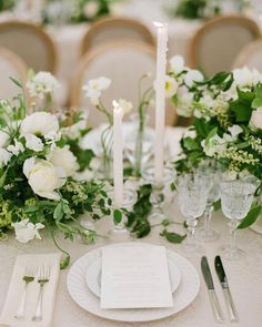 La Tavola Fine Linen on Instagram: “#tabletop perfection from @lauriearons @haykupec @kaeskitskolase and @mindyricedesign with our #gwenythlinen 🌿🌿🌿 Photo @ktmerry Featured in…” Timeless Wedding, Wedding Table Linens, Casamento, Reception Decorations, All White Wedding