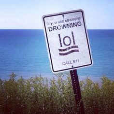 This questionable advice... LOL if someone's drowning. | 23 Signs That Aren't Doing Their Jobs Right Funny Quotes, Funny Jokes, One Job, Funny Memes, Jokes, Humour, Funny Fails, You Had One Job, I Laughed