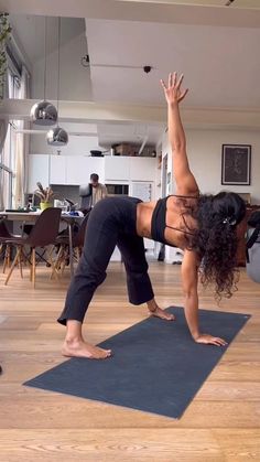 Hip mobility🔥 Save this! 8-15 rep each Yoga Routines, Pilates Workout, Yoga Flow, Yoga, Yoga Fitness, Flexibility Workout