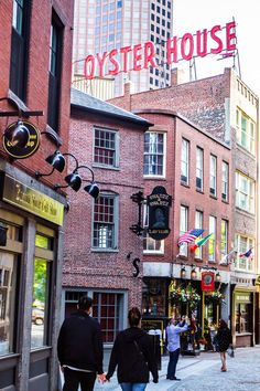 Union Oyster House, Boston. One of the best places to eat in Boston. #travel #Boston #familytravel Architecture, Boston Attractions, Boston Weekend
