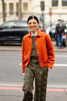 The best street style & fashion trends spotted at Paris Fashion Week by karyastreetstyle Street Styles, Street Style Trends, Street Style Chic, Street Style Looks, Street Style Women, Street Style Outfit, Nyfw Street Style, Top Street Style, Fashion Trends