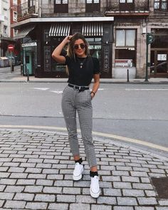 Uploaded by غادة. Find images and videos about fashion, ootd and style on We Heart It - the app to get lost in what you love. Spring Outfits, Jeans, Summer Outfit