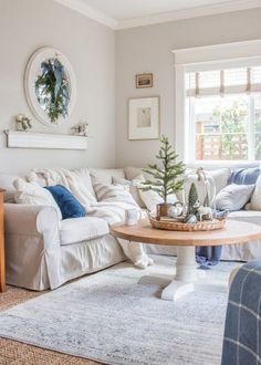 Stylish 20+ Outstanding Christmas Decorated For Living Room To Inspire