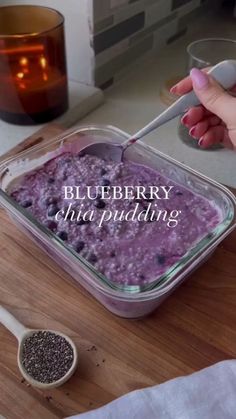 This Blueberry Bliss Chia Pudding is the perfect vegan breakfast or snack to start your day on the right foot. Packed with nutrient-rich chia seeds and antioxidant-rich blueberries, this pudding is not only delicious but also good for you. It's easy to make, gluten-free, and dairy-free. Just mix the chia seeds, almond milk, and maple syrup together, let it sit in the fridge overnight, and top it with fresh blueberries in the morning.

Credit: @healthygirlkitchen Ideas, Low, Dapur, Makanan Dan Minuman, Fit, Top, Eten