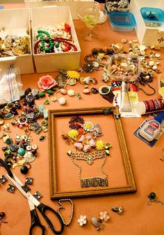 Vintage Jewellery Crafts, Retro, Vintage, Vintage Jewelry Art, Old Jewelry, Vintage Jewelry Crafts, Old Jewelry Crafts, Vintage Jewelry Repurposed, Vintage Crafts