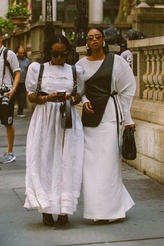 Couture, Casual Outfits, New York Fashion Week Street Style, Fashion Week Aesthetic, Fashion Outfits, Modest Street Fashion, Modest Street Style, Street Style