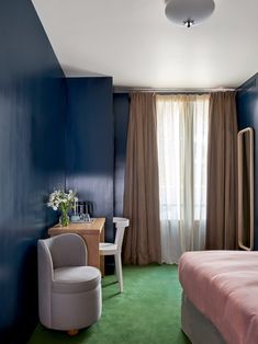 This 40-room hotel in Paris' 8th arrondissement was designed with Heuman's signature colourful interior style. Maximalist, Color Design, Silver Wallpaper