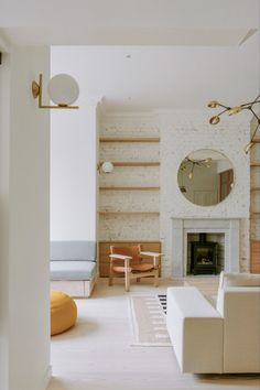 The Steele’s Road House renovates and extends a Victorian-era terrace house in West London, opening the floor plan, bringing in more natural light, and connecting the interior with a large rear garden. The main objectives of the project were to connect the house with the garden and to visually ‘expand’ the interior space of the house without necessarily adding more area. #Architecture #InteriorPhotography #London #UnitedKingdom #ArchitecureProject #ResidentialArchitecture Square Footage, London House, House Interiors