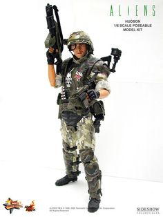 US Colonial Marine (Pvt. Hudson) from "Aliens," with M41A pulse rifle and range scanner... Science Fiction, Figurine, Aliens Colonial Marines, The Expendables, Predator Alien, Infantry, Alien Covenant, Alien Vs Predator, Marines