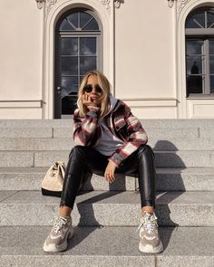 Flannel Shirt Outfit, Legging Outfits, Grunge Look, Mode Inspiration, Outfits With Leggings, Flannel Shirt, Shirt Outfit, Fashion Inspiration, Ootd