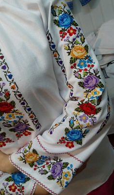 Жіноча вишиванка - вишивана сорочка з унікальним орнаментом (Арт. 01751) Hand Embroidery Patterns, Hand Embroidery Dress