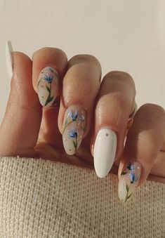 Flower Nails, Floral Nail Designs, Nail Designs Floral, Cute Acrylic Nails, Floral Nail Art, Cute Almond Nails, Flower Nail Designs, Spring Gel Nails Ideas