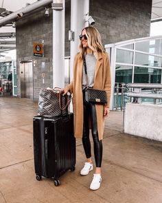 Winter Outfits, Outfits With Leggings, Legging Outfits, Travel Outfit Summer, Leather Leggings Outfit, Outfit