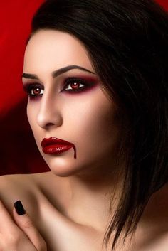 + Glam and Sexy Vampire Makeup Ideas 2020 ★ Vampire, Vampire Look, Vampire Makeup Looks, Vampira