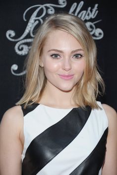 Pin for Later: 30 Celebrity Lob Looks to Inspire Your Spring Haircut AnnaSophia Robb AnnaSophia Robb may play a character of the '80s, but her lob is right on trend for right now. Carrie Bradshaw, Kaley Cuoco, Diane Sawyer, Bethany Hamilton, Natalia Vodianova, Carrie, Maria Valverde, Tiffany, Red Carpet Beauty