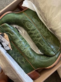 White Boot Outfit Winter, Sage Green Cowboy Boots, Cool Boots Aesthetic, Cow Print Cowboy Boots, Green Western Boots, Cowgirl Boots Vintage, Cool Western Outfits, Frye Boots Outfit How To Wear, Dress And Cowgirl Boots Outfits