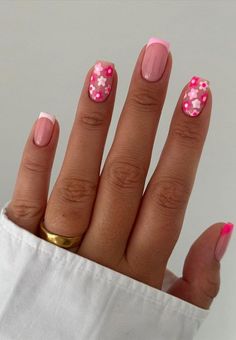 6Shades of Pink and White Short Nails Embrace the beauty of nature and let your nails bloom into a stunning floral fantasy this summerLet the delicate petals and vibrant colours inspire you to celebrate the joy and abundance of the season. Polka Dot Nails, Acrylics, Summer Nail Art, Pink Summer Nails, Summer Nail Designs, Daisy Nails, Cute Summer Nail Designs