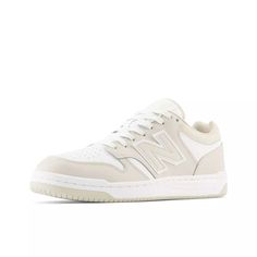New Balance BB480 "Timberwolf/White" Unisex Shoe in TAN New Balance, Outfits, Slippers, New Balance Womens Shoes, New Balance Schoenen, New Balance Shoes, All Nike Shoes, Red Adidas, New Sneakers
