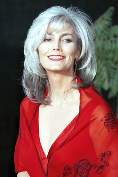 Emmylou Harris, Older Women Hairstyles, Long Gray Hair, Grey Hair Looks, Over 60 Hairstyles, Beautiful Long Hair, Donna