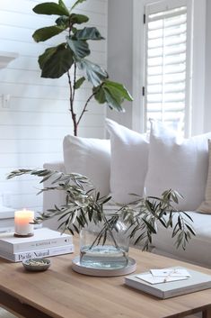 4 ways to style your coffee table for springtime #simplenaturalhome #natureinspiredhome #countryliving #homestead #coffeetable #interiorstyling #livingroomcoffeetable #cottagehome #whitecottage Coffee Table Styling, Coffee Table Books, Decorating Coffee Tables, Modern Coffee Tables, Round Coffee Table, Neutral Decor, Minimalist Decor, Diy Decor, Home Decor