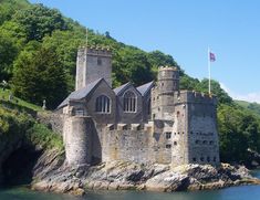 Dartmouth Castle, www.bythedart.co.uk #Dartmouth Fortaleza, Castle Ruins, Castle Tower, Medieval Castle, Historic Buildings, Castle Designs