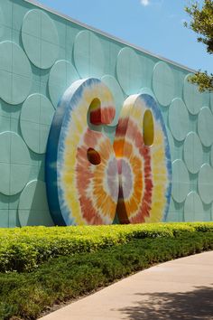 As well as the giant sculptures, the hotel's buildings are topped with catchphrases from different decades. Resorts, Disney Hotels, Fun Fair, Disney World