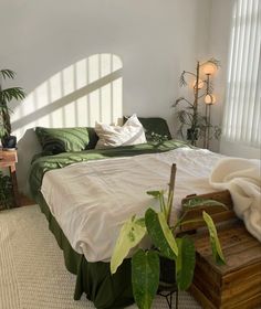 Decoration, Home Décor, Home, Earthy Bedroom, Tropical Plants, Green Apartment, Home Decor, Home Decor Inspiration, Apartment Decor