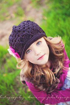 Love these colors for Fall......plus a great pose! Crochet, Kids Fashion, Brim, Girl With Hat, Petite Fille, Bebe, Etsy, Girl Photography, Girl Poses