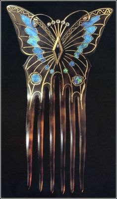 Alphonse Mucha art nouveau butterfly hair comb Artist, Combs, Dieren