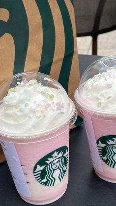 Pink Drinks, Pink Starbucks, Pretty Drinks, Sweet Drinks, Starbucks Coffee, Starbucks Food, Iced Starbucks Drinks, Starbucks Drinks