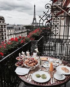 rooftop dining Paris France, Paris Travel, Ile De France, Brunch, Viajes, Paris Breakfast