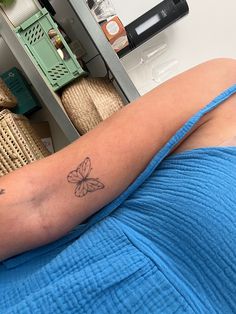 Butterfly tattoo, vlinder tattoo, small tattoos, small tattoo, kleine tattoo inspiratie, small tattoo inspiration, tattoo inspiration, arm tattoo, tiny tattoo, plane tattoo Tatting, Tiny Tattoo, Body Art, Ink, Arm Tattoos