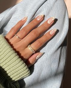50+ Floral Nails To Try Out This Spring! - Prada & Pearls Daisy Nail Art, Daisy Nails, Floral Nails, Pretty Acrylic Nails, Best Acrylic Nails, Pretty Nails, Chic Nails, Stylish Nails, Swag Nails