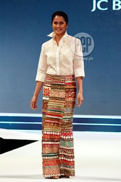 Filipiniana/wrap around skirt Dressing, Shorts, Baju Kurung, Thai Silk Dresses, Philippines Dress, Traditional Dresses, Ethnic Fashion, Modern Filipiniana Dress