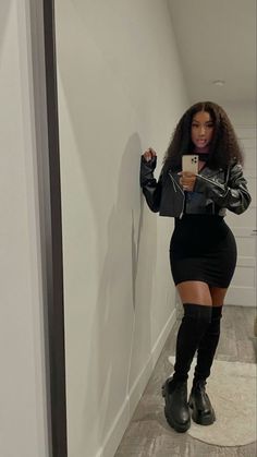 Trendy Outfits, Mini Skirt Outfit Black Girl, All Black Outfit Black Girl, Baddie Birthday Outfit Winter, Outfit Inspo, Knee High Boots Outfit Black Girl, Thigh High Boots Outfit Black Girl