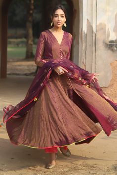 Silk Anarkali Suits, Indian Dresses, Kurti Designs Latest, Anarkali Suits, Anarkali Designs, Anarkali Dress, Indian Suits