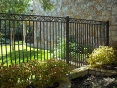 ➤ Vantagens de uma grade de ferro Architecture, Gardening, Wrought Iron Fences, Fence Gate, Fence Doors, Iron Fence, Iron Railings, Fence Lighting, Fence Styles
