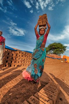 Indian workers carrying bricks on their ... | Premium Photo #Freepik #photo #business #people #man #nature Nature, Indian Actresses