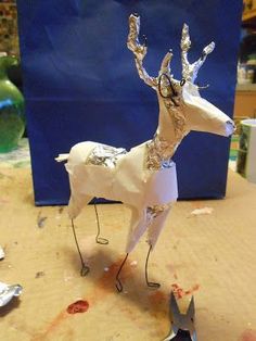 Pinned this just for the reference in armature making. You could make any animal… Paper Clay, Paper Crafts, Diy, Crafts, Fimo, Crafty, Paper Mache Clay, Craft